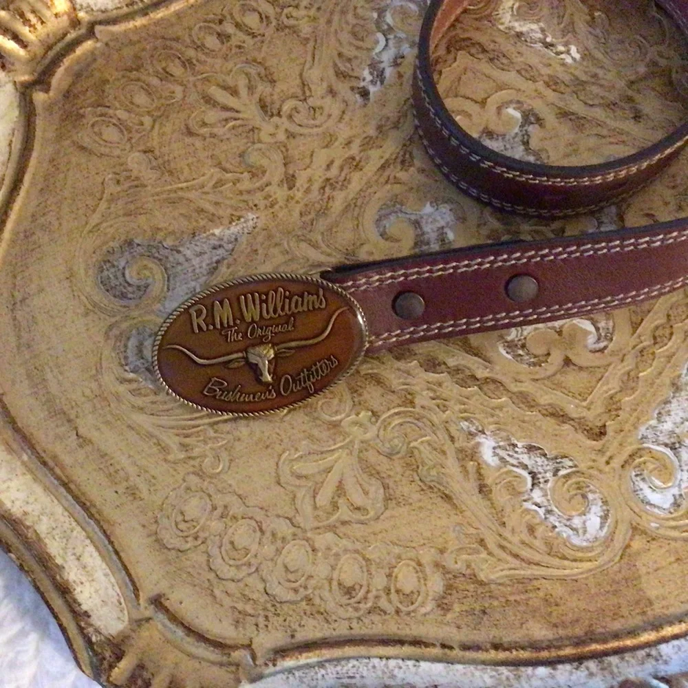 R. M. Williams The Original Bushman’s Outfitters Leather Belt & Signature Buckle